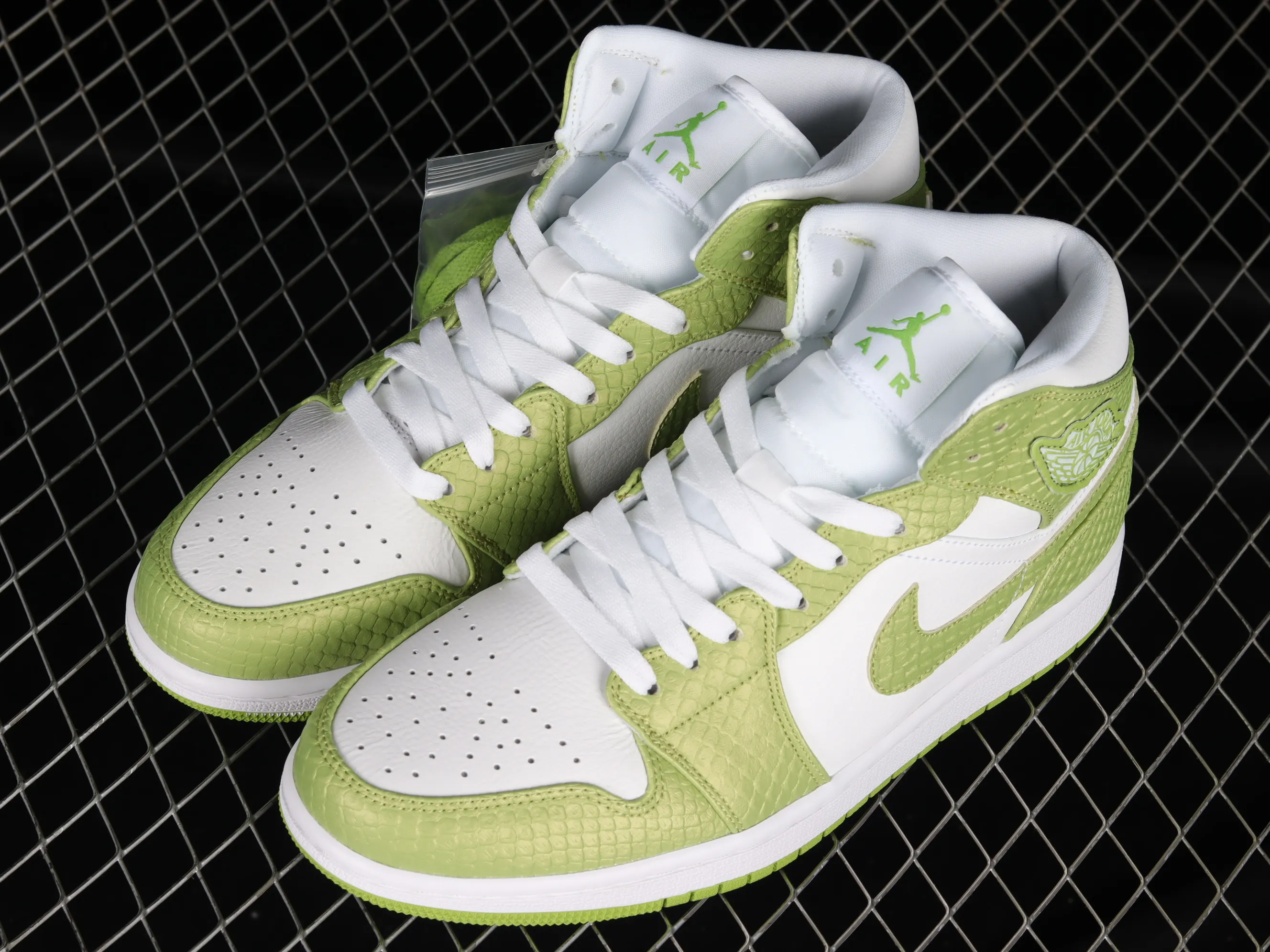 All categories Air Jordan Jordan series basketball shoes Air Jordan 1 Mid Air Jordan 1 Mid SE "Green Python" AJ1 Joe 1 Green Snake DV2959-113